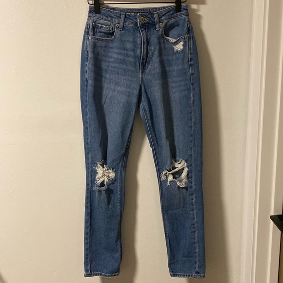American Eagle Outfitters Denim - American Eagle Light Wash Distressed Mom Jeans (2 Regular)